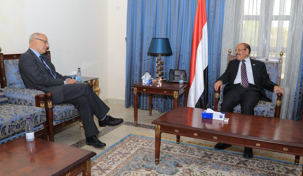 
نائب الرئيس يلتقي السفير البريطاني لدى اليمن بمناسبة انتهاء فترة عمله