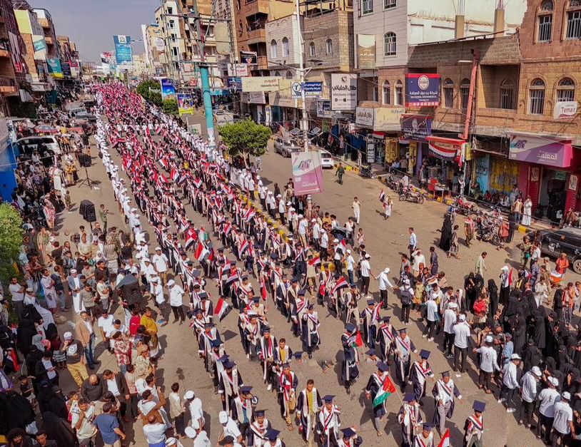 تعز تحتفل بتخرج 1500 طالباً وطالبة من أسر الشهداء والجرحى بمناسبة اعياد الثورة اليمنية