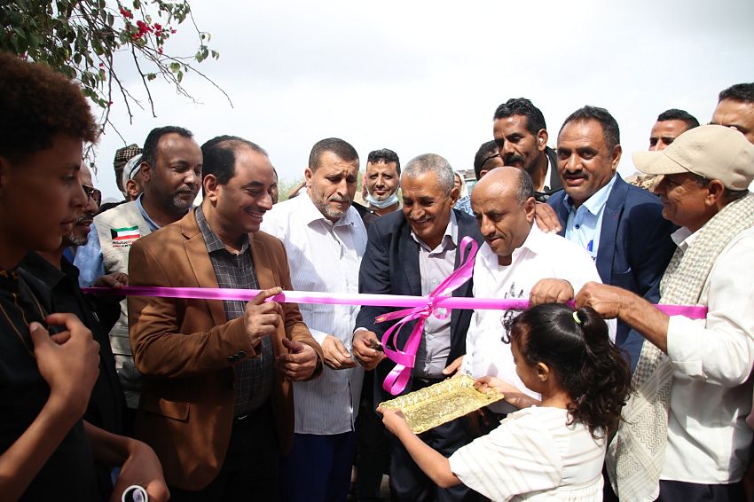 افتتاح مدرسة عمر بن عبدالعزيز في مديرية الحصين بالضالع  بتمويل كويتي 