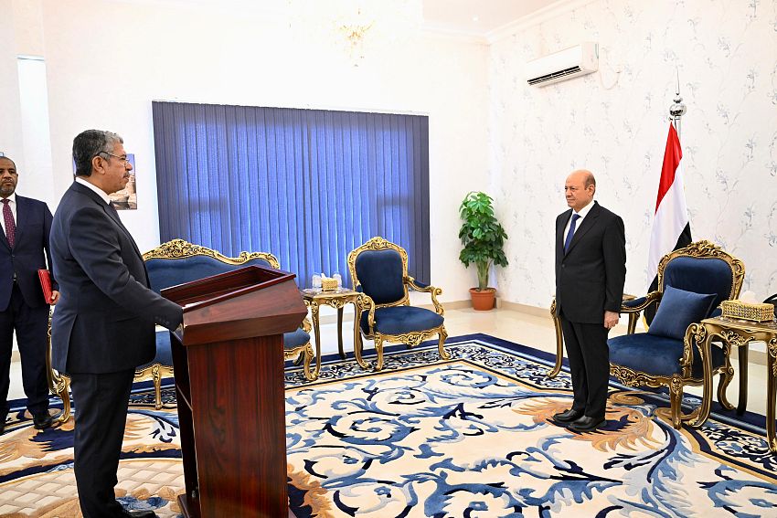سفير اليمن لدى جمهورية مصر العربية يؤدي اليمين الدستورية امام رئيس مجلس القيادة الرئاسي 