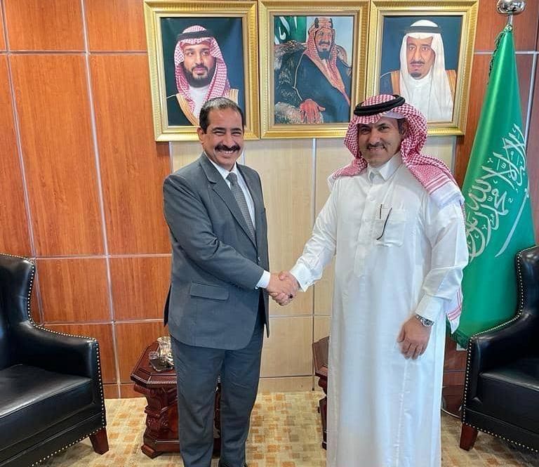 وزير الداخلية يبحث مع السفير السعودي تعزيز المجال الأمني
