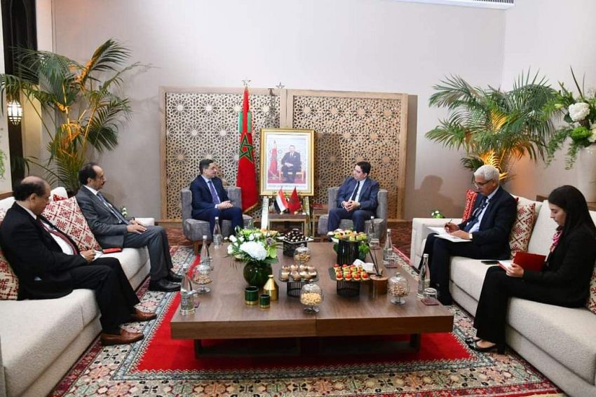 بن مبارك يبحث مع وزير الشؤون الخارجية المغربي تعزيز وتطوير العلاقات الثنائية 