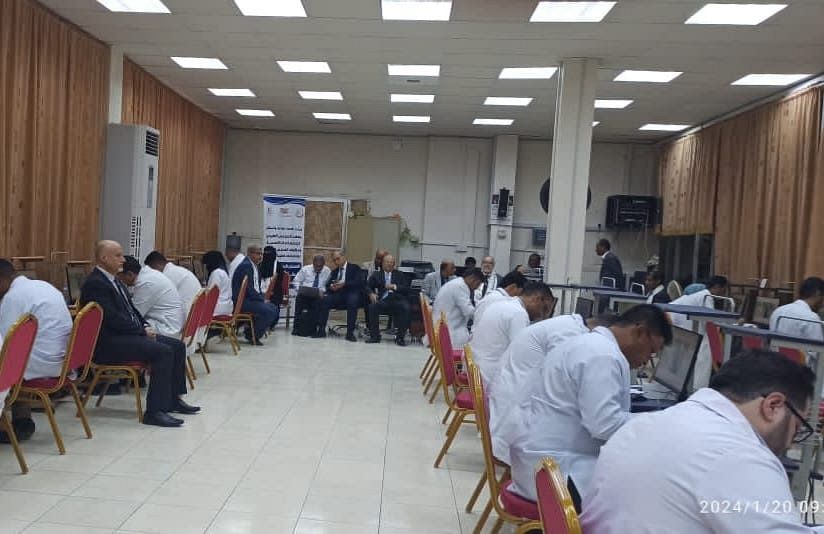 نائب وزير الصحة ورئيس جامعة عدن يتفقدان الامتحانات  النهائية للزمالة العربية مساق الجراحة