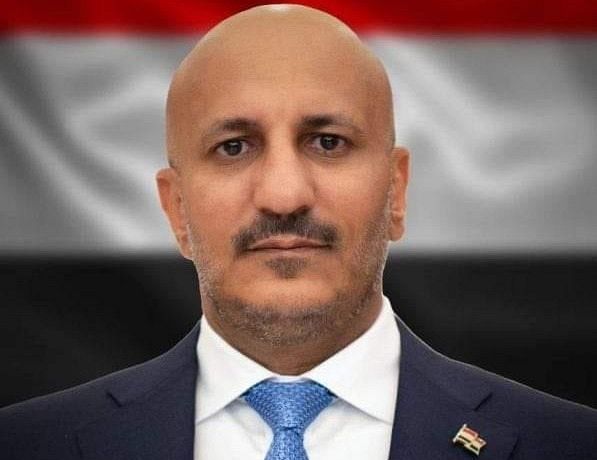 عضو مجلس القيادة طارق صالح يبحث مع القائم باعمال السفارة الصينية فرص مساعي السلام في اليمن