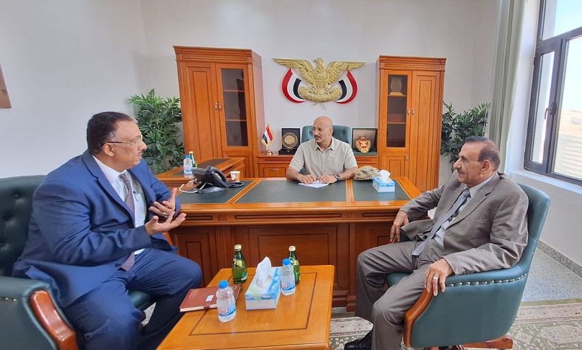 عضو مجلس القيادة طارق صالح يؤكد على أهمية تطوير أداء مصلحة الجمارك ورفع كفاءتها