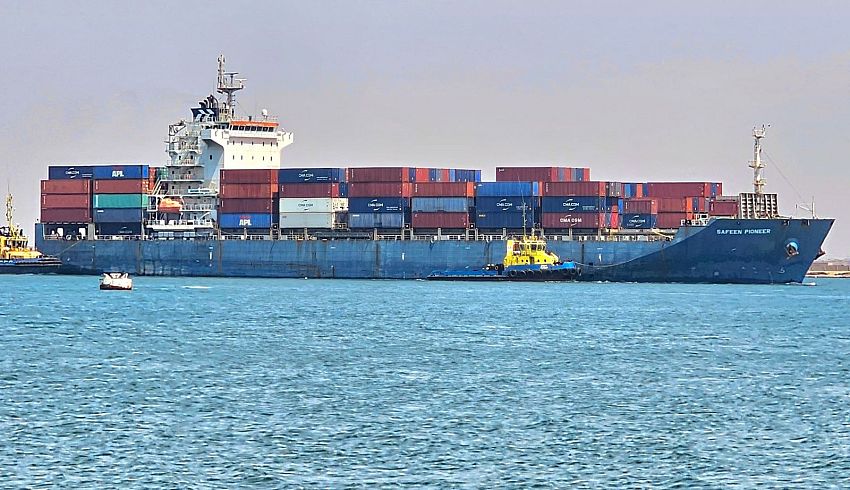 وصول السفينة "سافين باونير" لمحطة الحاويات بميناء عدن 
