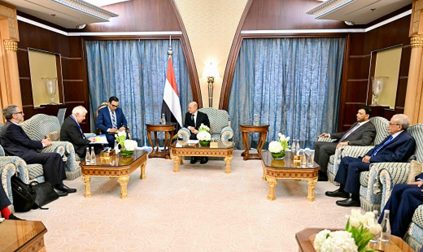 رئيس مجلس القيادة الرئاسي يستقبل الممثل الاعلى للاتحاد الاوروبي