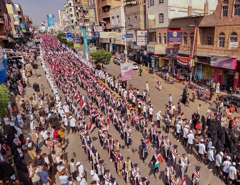 تعز تحتفل بتخرج 1500 طالباً وطالبة من أسر الشهداء والجرحى بمناسبة اعياد الثورة اليمنية 