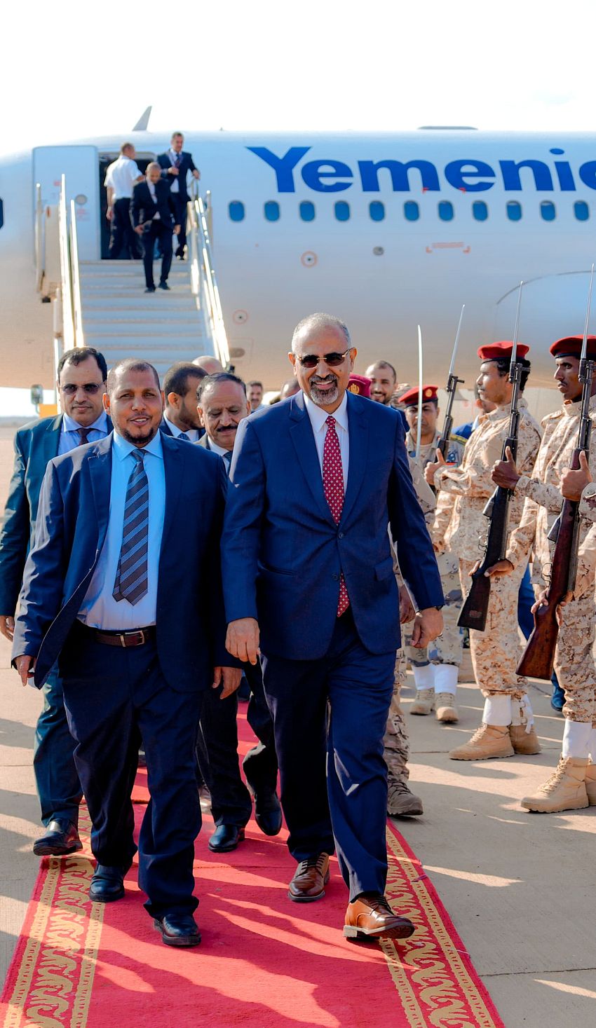 اللواء الزُبيدي يصل أرخبيل سقطرى لتفقد أوضاع المحافظة