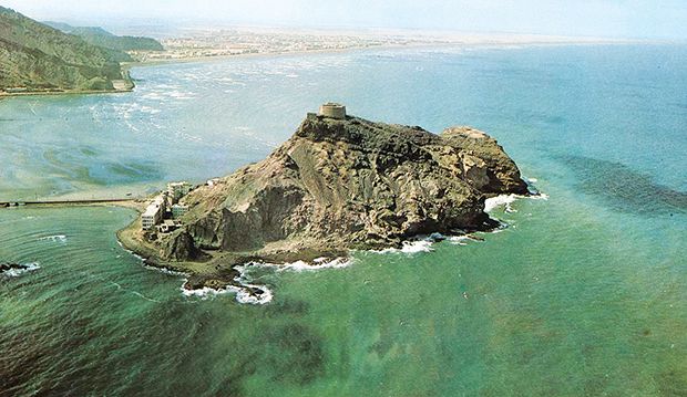 الأرصاد تتوقع طقساً حاراً بالمناطق الساحلية والصحراوية وبارداً وأمطاراً بالمرتفعات الجبلية 