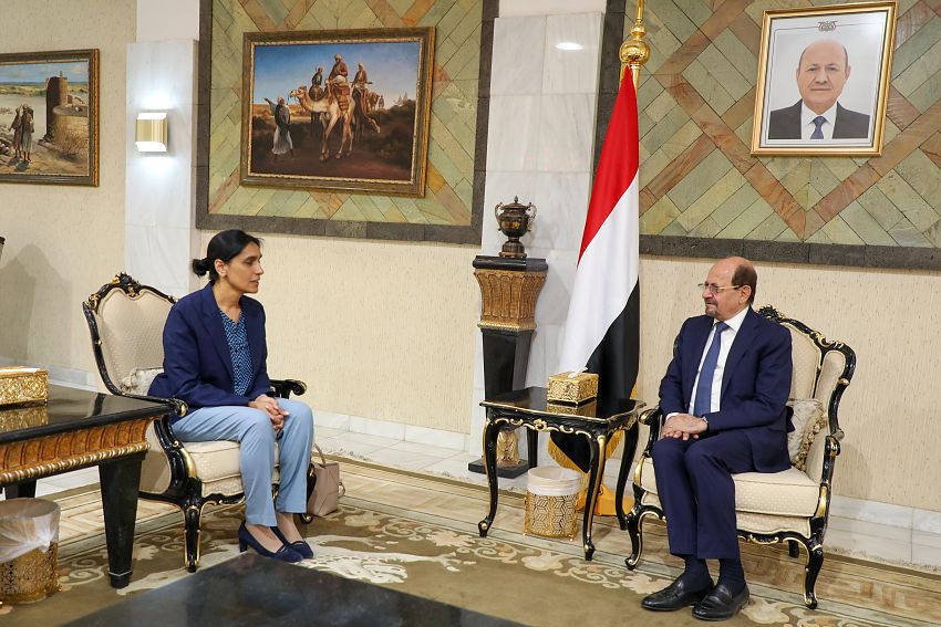 وزير الخارجية يبحث مع السفيرة البريطانية تعزيز الشراكة بما يخدم الأمن والاستقرار في اليمن