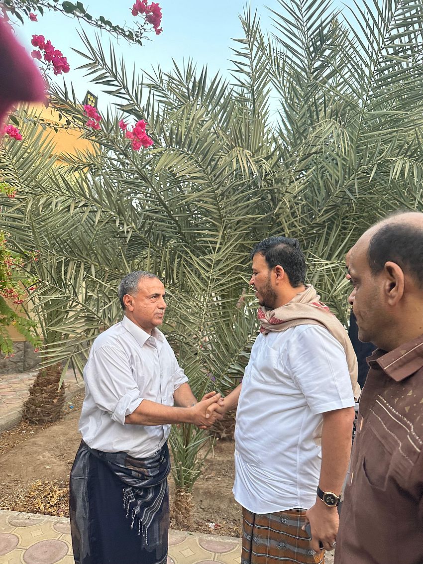 عضو مجلس القيادة الرئاسي، الدكتور عبدالله العليمي يعزي رئيس جامعة في وفاة حفيده